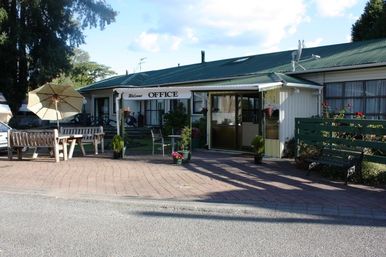 Tourism Property for sale in New Zealand. Golden Springs Holiday Park for sale as business which comprises of motel, cabins, backpackers, power sites, tent site and more! 